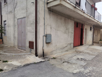 Immobiliare Gabriele vende piano terra aCalamonaci 119 mq in via Venezia