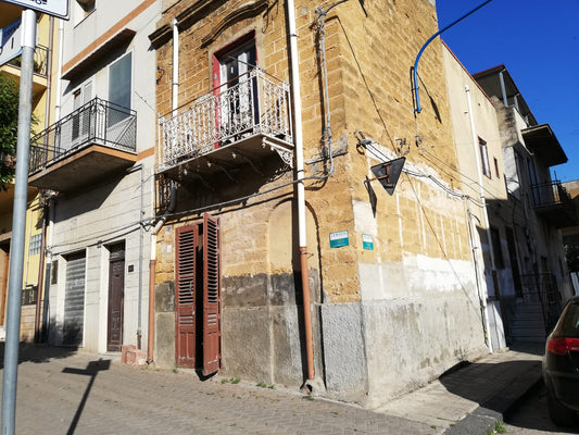 immobiliare Gabriele propone in vendita casa indipendente ad angolo  corso umberto /via telegrafo