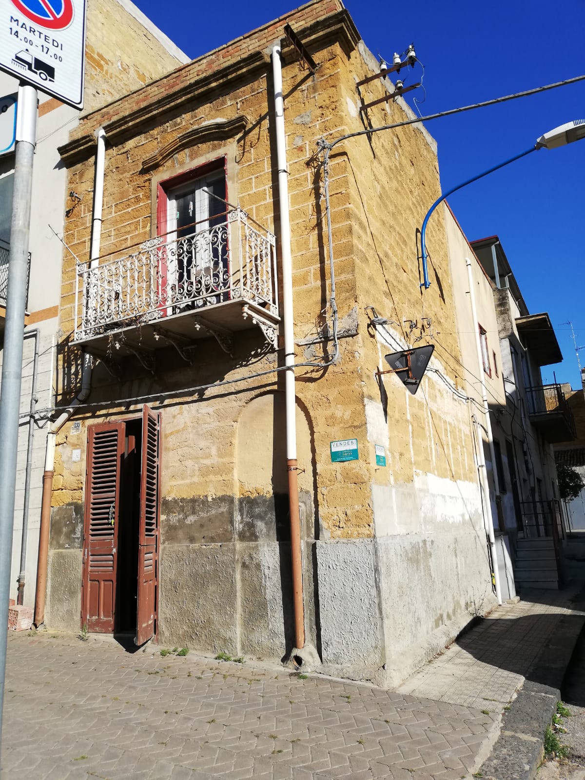 immobiliare Gabriele propone in vendita casa indipendente ad angolo  corso umberto /via telegrafo