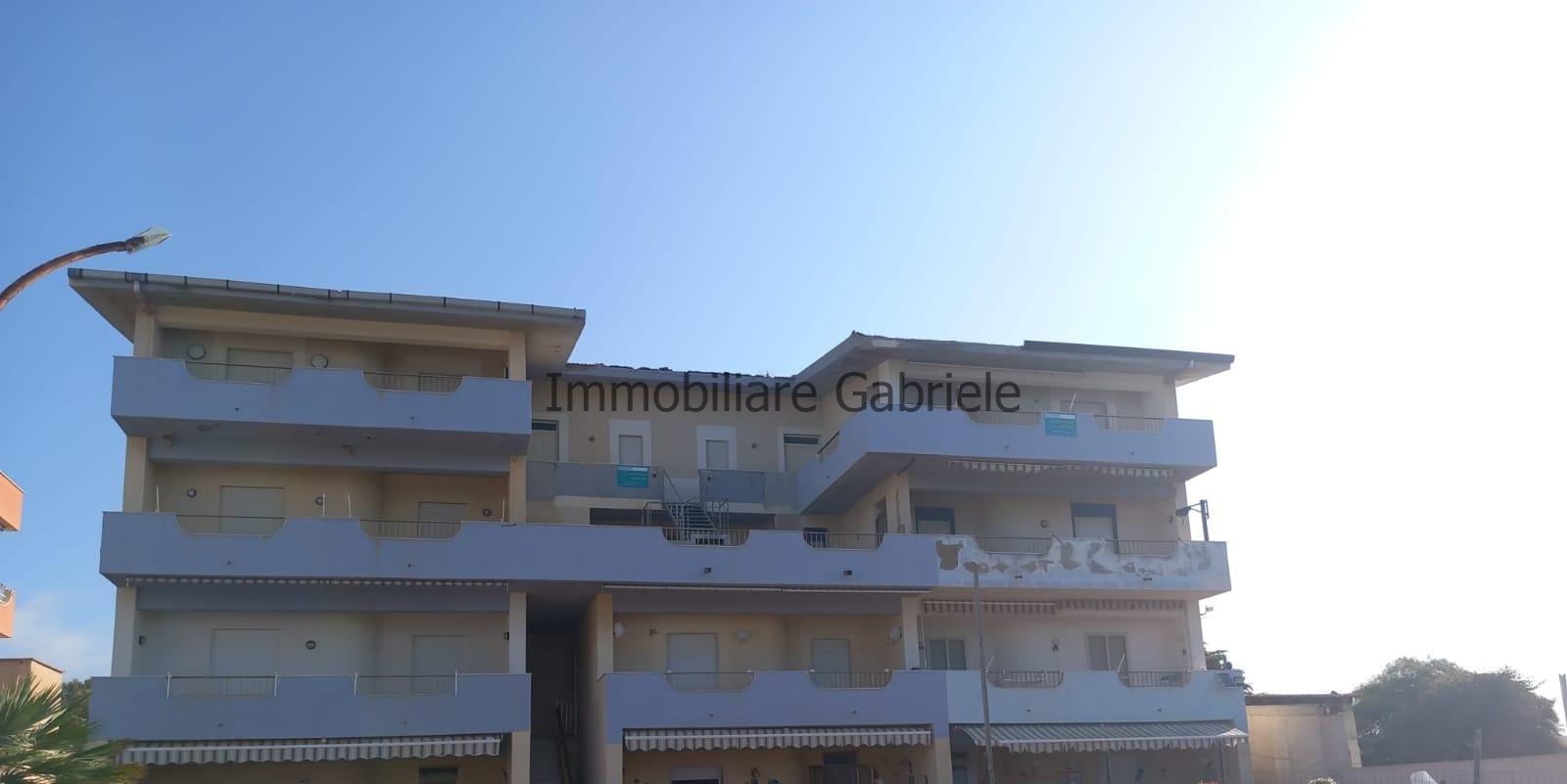 IMMOBILIARE GABRIELE VENDE APPARTAMENTI AL TERZO PIANO A SECCAGRANDE