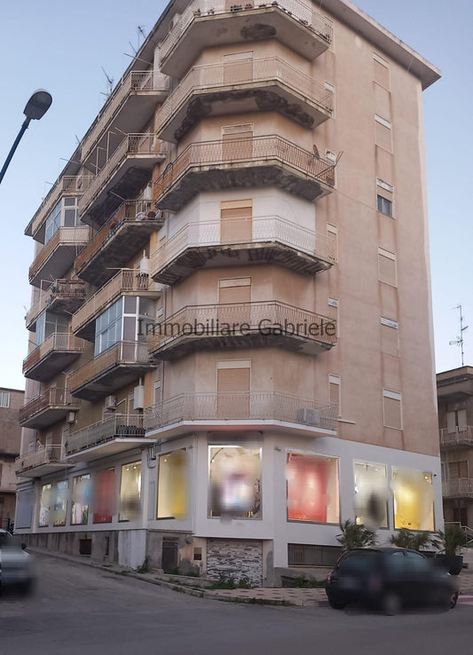 IMMOBILIARE GABRIELE VENDE LOCALE COMMERCIALE A RIBERA (AG)